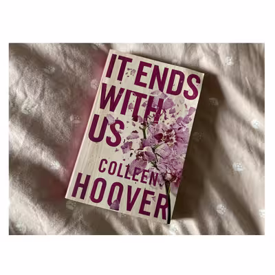 کتاب It Ends with Us اثر Colleen Hoover انتشارات Simon and Schuster