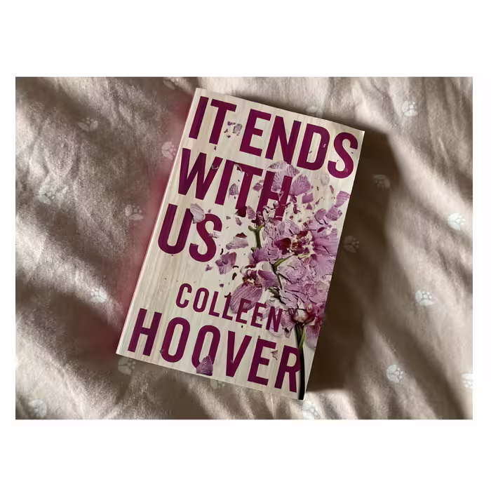 کتاب It Ends with Us اثر Colleen Hoover انتشارات Simon and Schuster