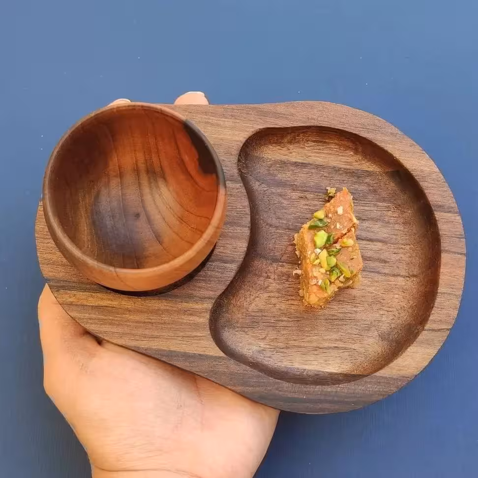 ست سینی و فنجان قهوه خوری یک نفره ازچوب گردو  قابل شست و شو  سایز 13در18