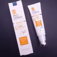 عمده فروشی فلوئید ضد آفتاب فاقد چربی پرودرما PRO DERMA مناسب پوست معمولی وچرب و جوش دار spf 50 حجم 50 گرم 92390
