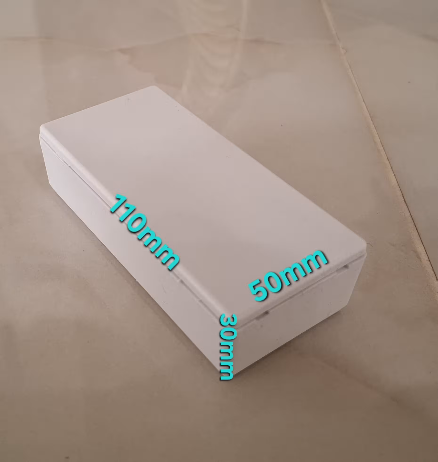 جعبه پلاستیکی رومیزی سفید