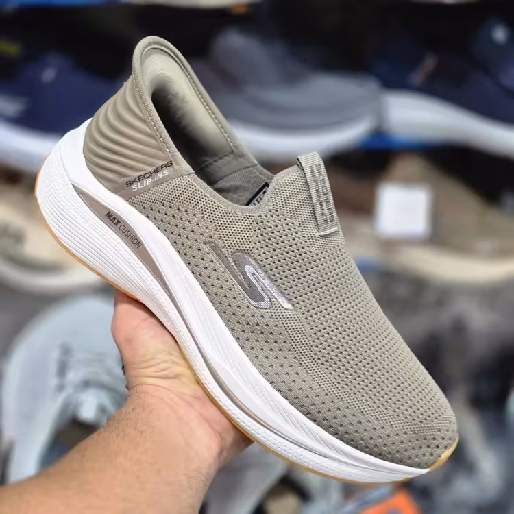 کتونی اسکیچرز اسلیپ امو طبی و سبک و راحت ، ساخت ویتنام وارداتی سایز40 تا 45فروش بصورت عمده و تک .Skechers Slip Ins Uomo Vietnam ، ضمانت کالا و تعویض دارد