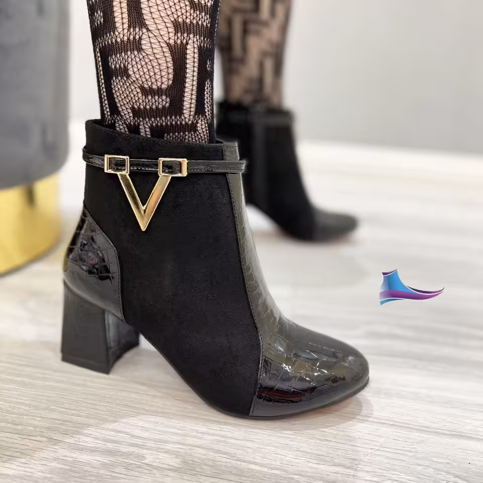 نیم بوت مجلسی قالب استاندارد جنس ترکیبی 
کیفیت عالی پاخور شیک سایز37تا40