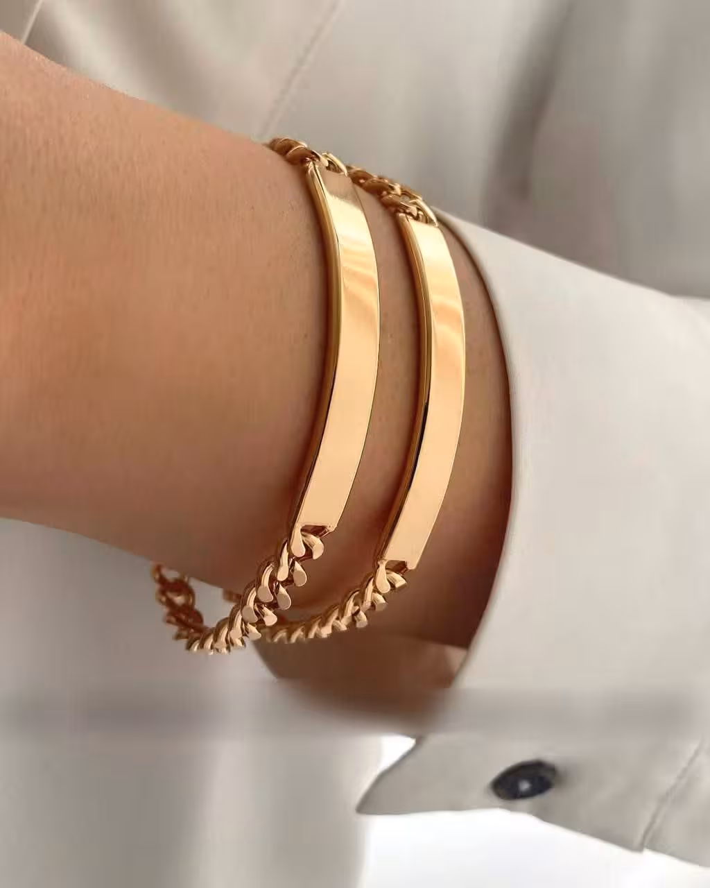 دستبند کارتیر پلاک دار زنانه طلایی ژوپینگ 450550650