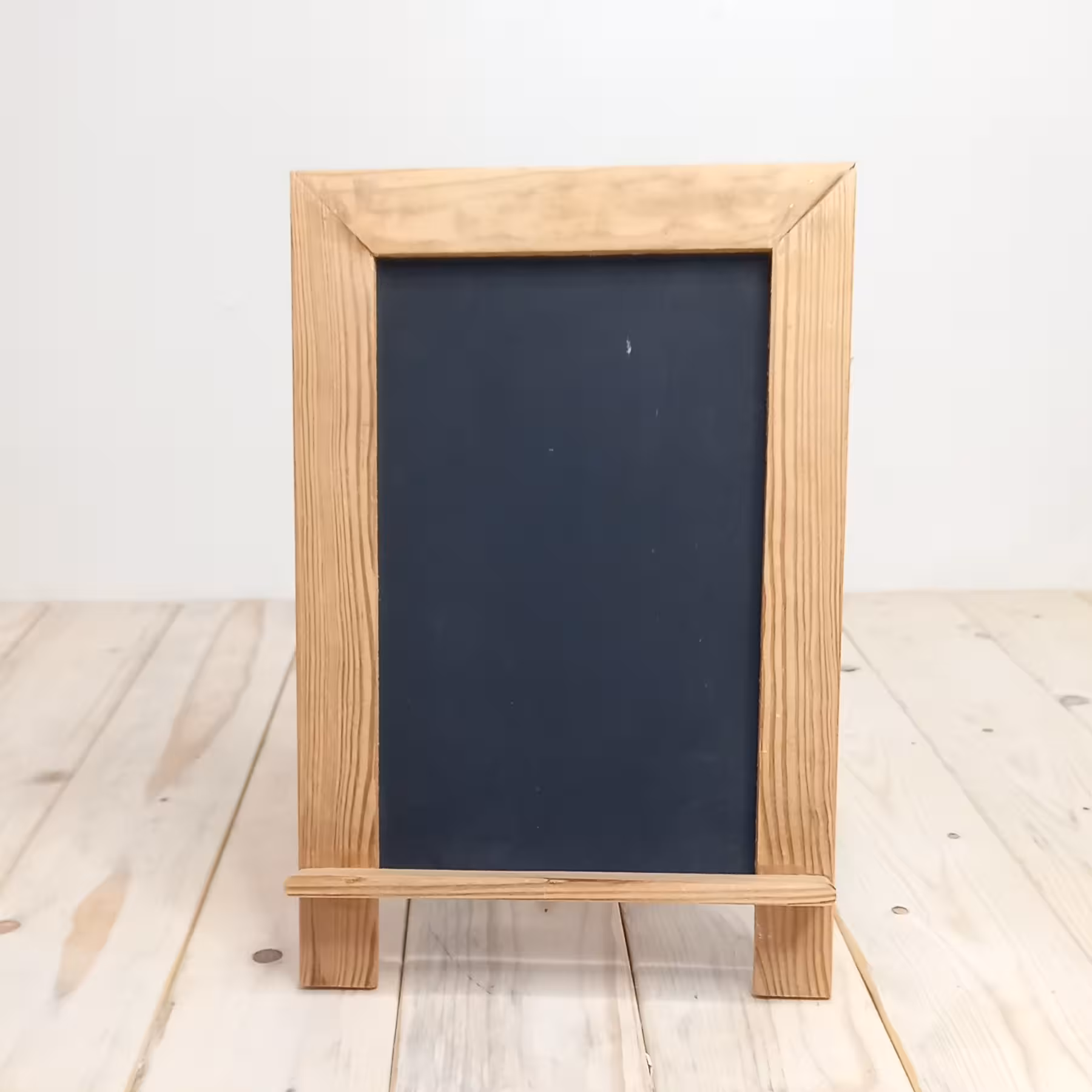 تخته سیاه پایه دار 