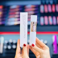 کرم پودر استیکی الروئل مدل Blanc Cover Cream Stick