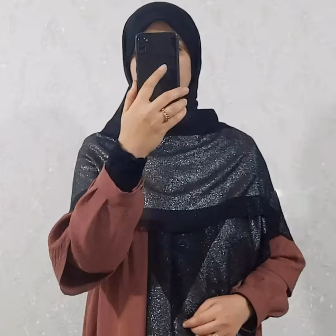 روسری مشکی نخی حاشیه لمه نقره ای،قواره :140 ،ایستایی خوبی داره ،مناسب بهارو تابستان
