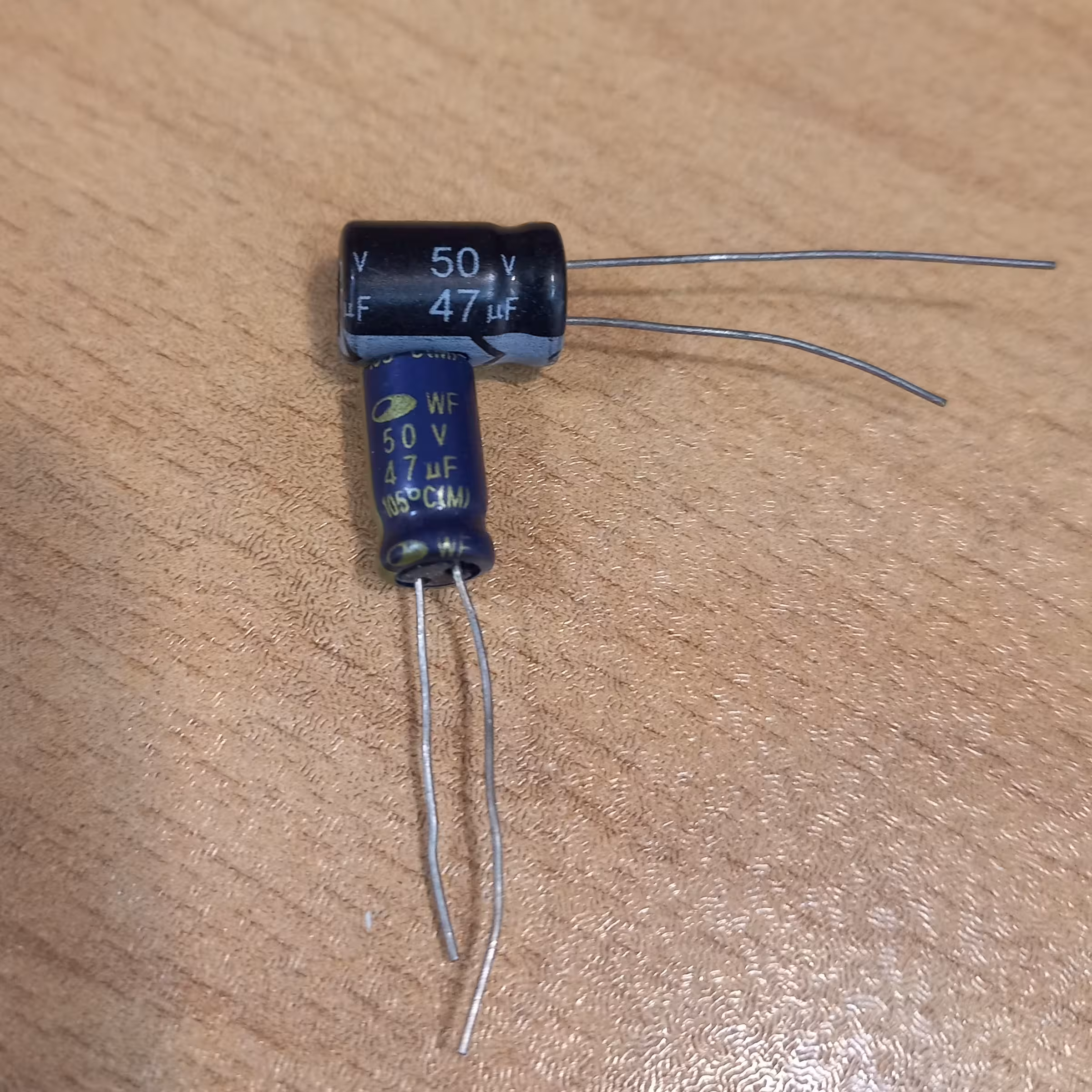 خازن الکترولیت 47 میکرو فاراد  50 ولت پک بسته 30 عددی کد محصول 76