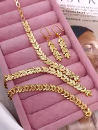 #سرویس گندمی جدید😍 ♦️رنگ ثابت 👌 ♦️کیفیت عالی عالی 👌 ♦️جنس خارجی میباشد👌 ♦️مارک معتبر CITY GOLD👌 ♦️آبکاری طلای واقعی جنس کاملا لطیف 👌 ♦️قیمت همکار، کد1370💍