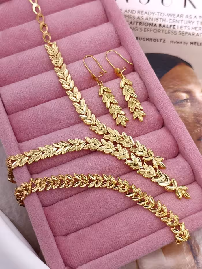 #سرویس گندمی جدید😍 ♦️رنگ ثابت 👌 ♦️کیفیت عالی عالی 👌 ♦️جنس خارجی میباشد👌 ♦️مارک معتبر CITY GOLD👌 ♦️آبکاری طلای واقعی جنس کاملا لطیف 👌 ♦️قیمت همکار، کد1370💍