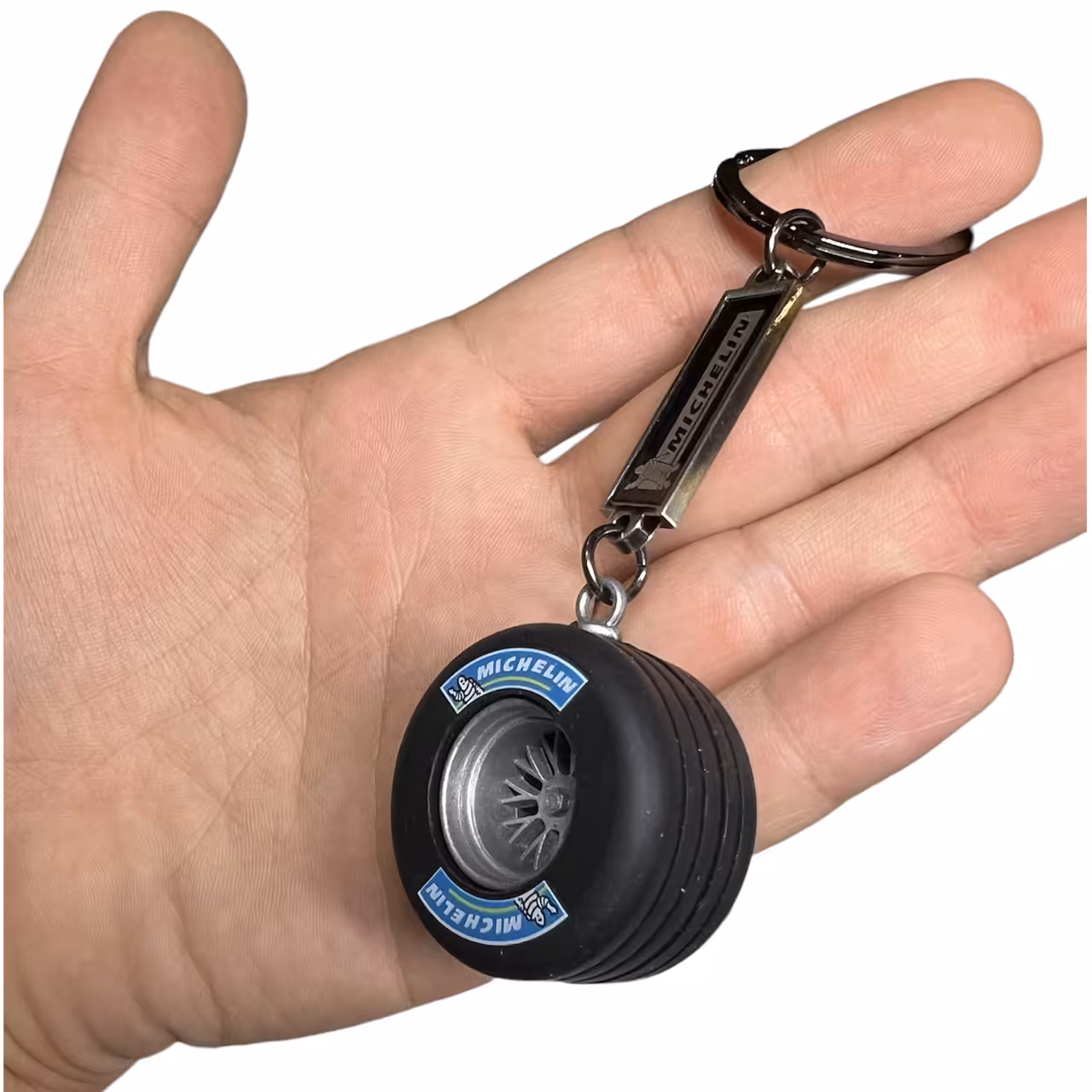  جاسوئیچی خودرو طرح لاستیک مدل M1 مناسب برای هیوندای ولستر