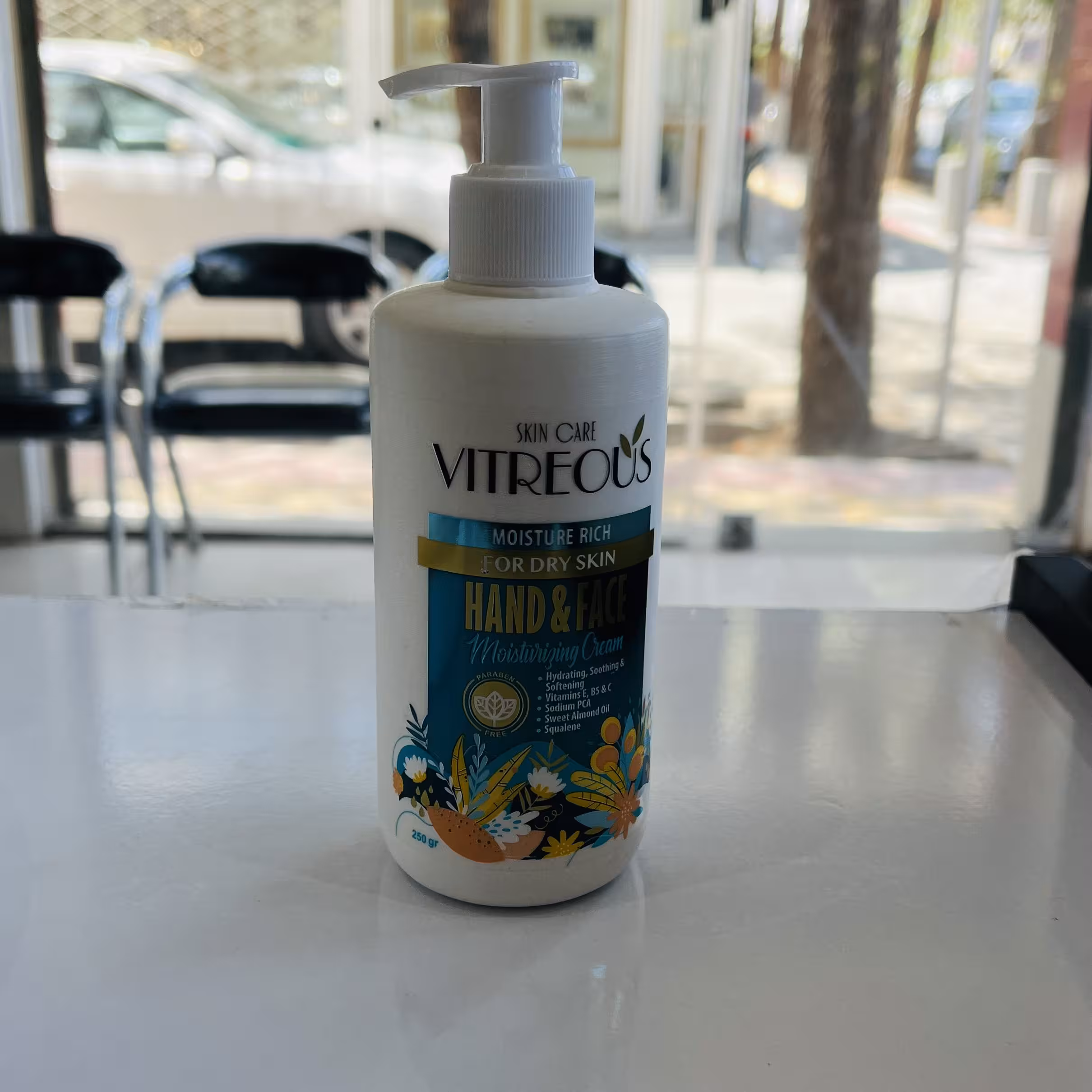 کرم مرطوب کننده حاوی روغن بادام شیرین 250میل ویتروس