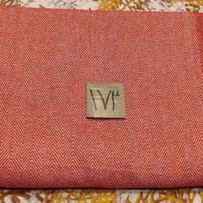 پتو مسافرتی چهارخانه و جناغی 185 در 140 (( زدگی دار ))