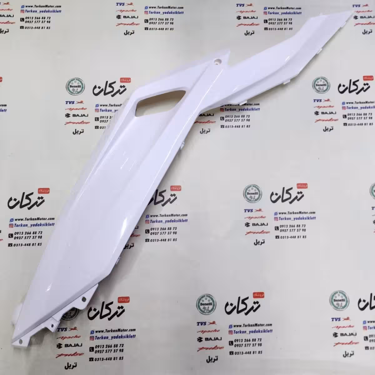فلاپ ( قاب ) رکاب زیر پا طرح کلیک ( سفید براق ) خارجی ( راست )
