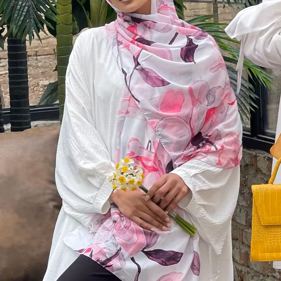 شال زنانه نخی با گل های صورتی قرمز زیبا ارسال رایگان r430