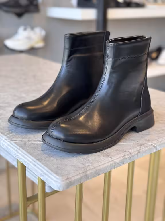 نیم بوت پشت جیر ساده کد n5-104 سایز 40