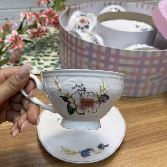 ست چایخوری 12 پارچه گل‌دار کد 6112 | فنجان و نعلبکی چینی طرح رز