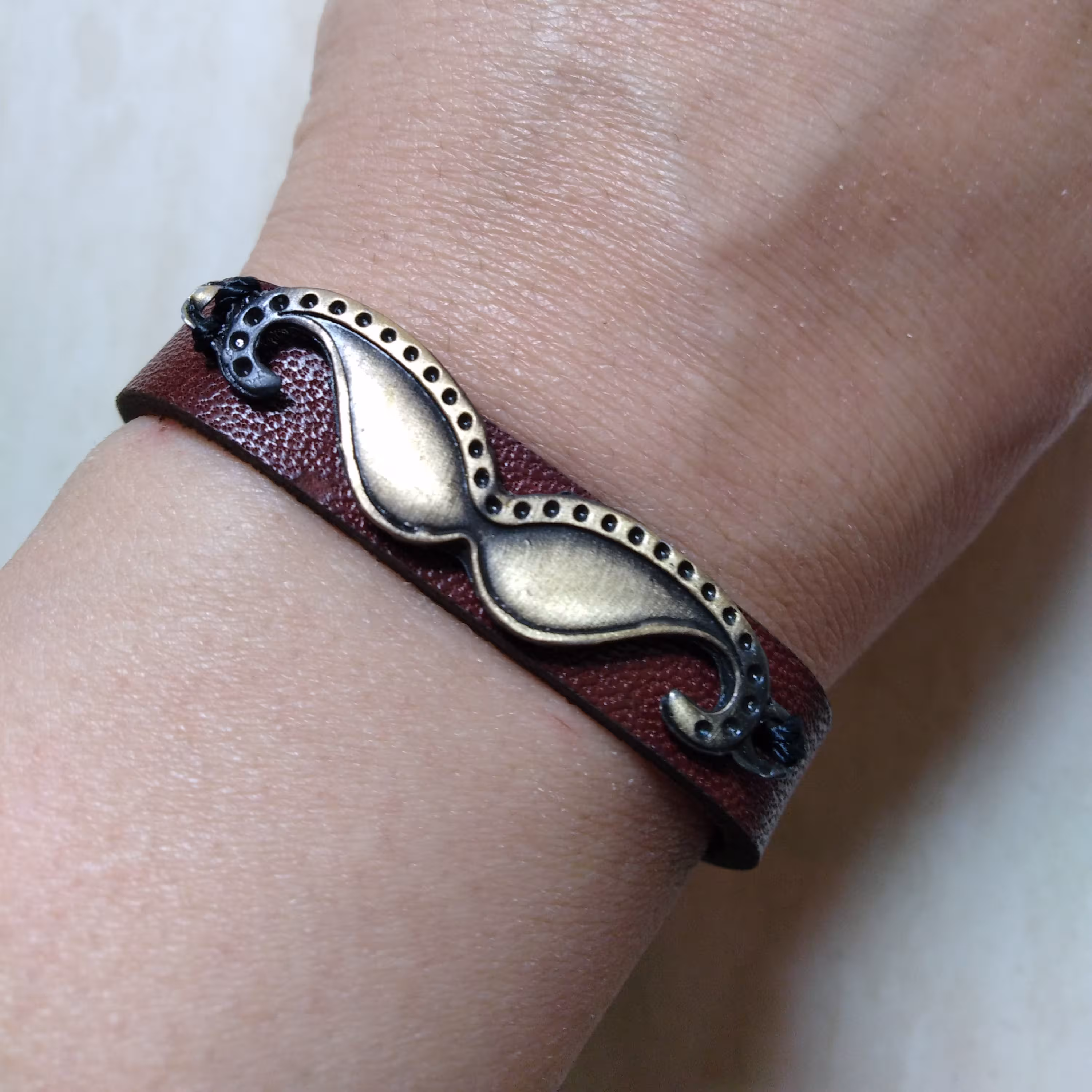 دستبند چرم طبیعی با یراق خاص