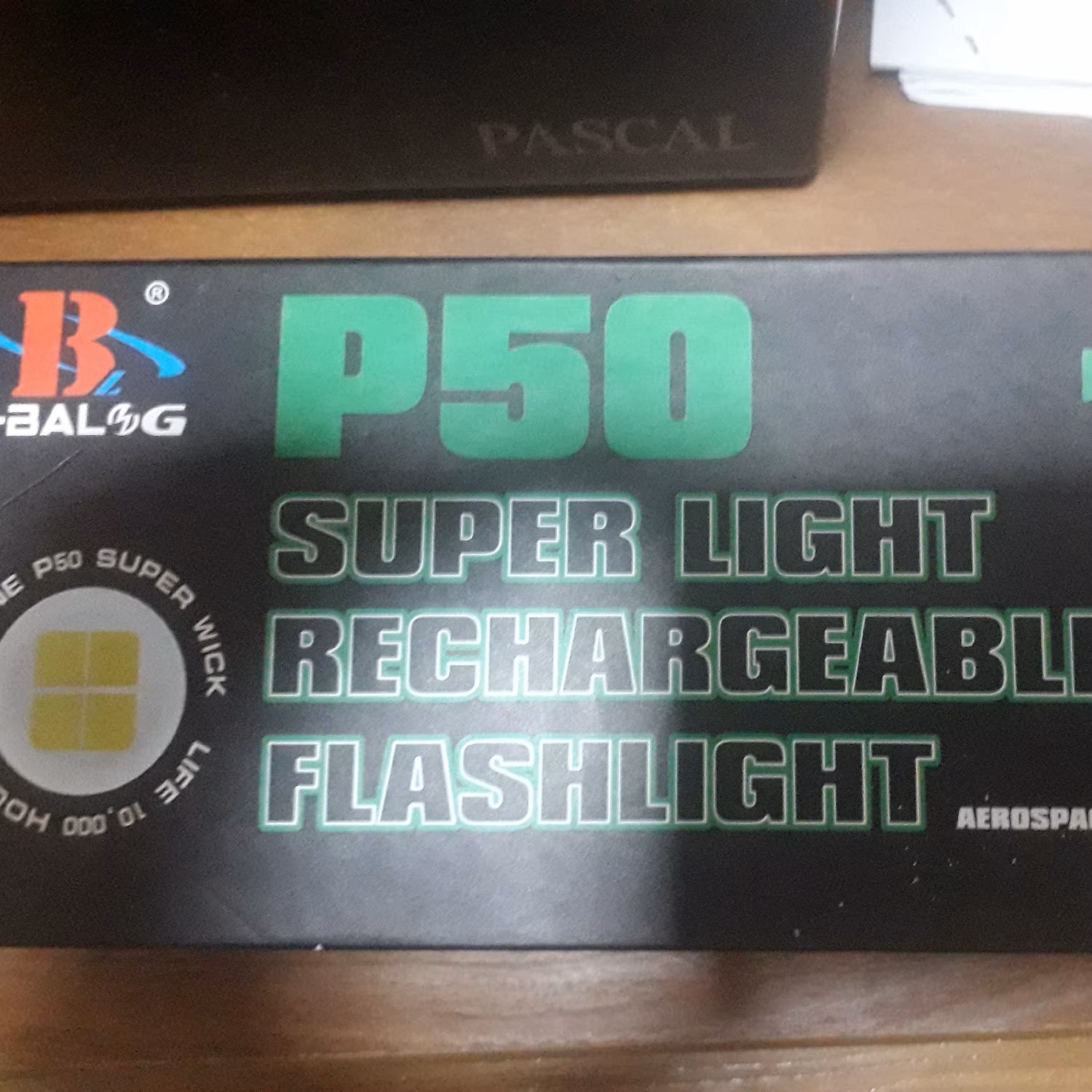 چراغ قوه p50 فرانسوی اصلی برد 1000متر شارژ ی و باتری خور