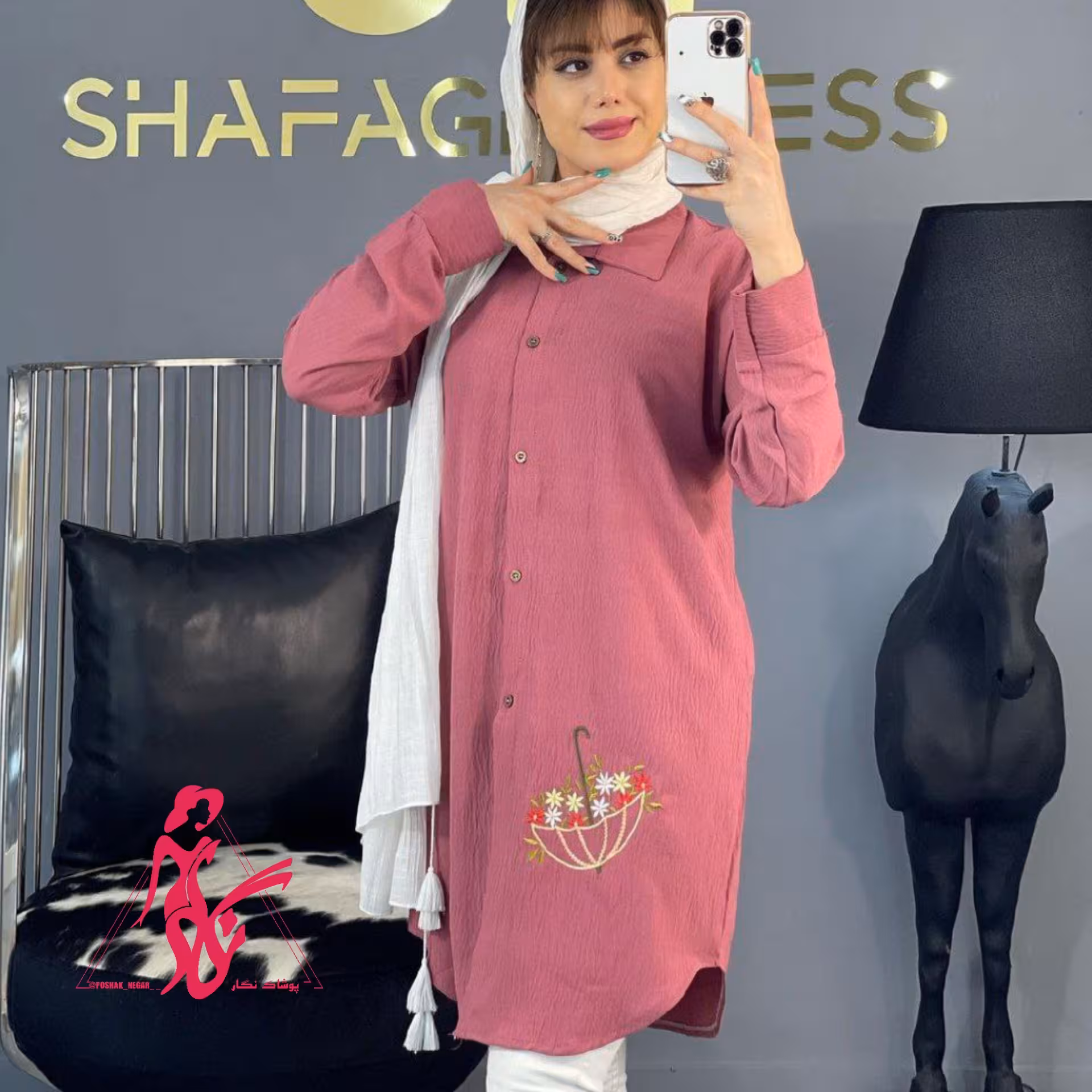 مانتوسفید ابروبادی حاشیه گلدوزی چتری