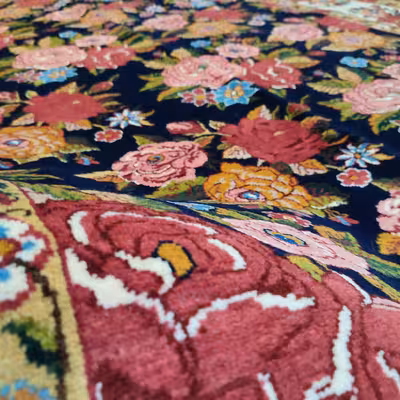 فرش دستباف سه و نیم متری طرح گل رز مدل AA197