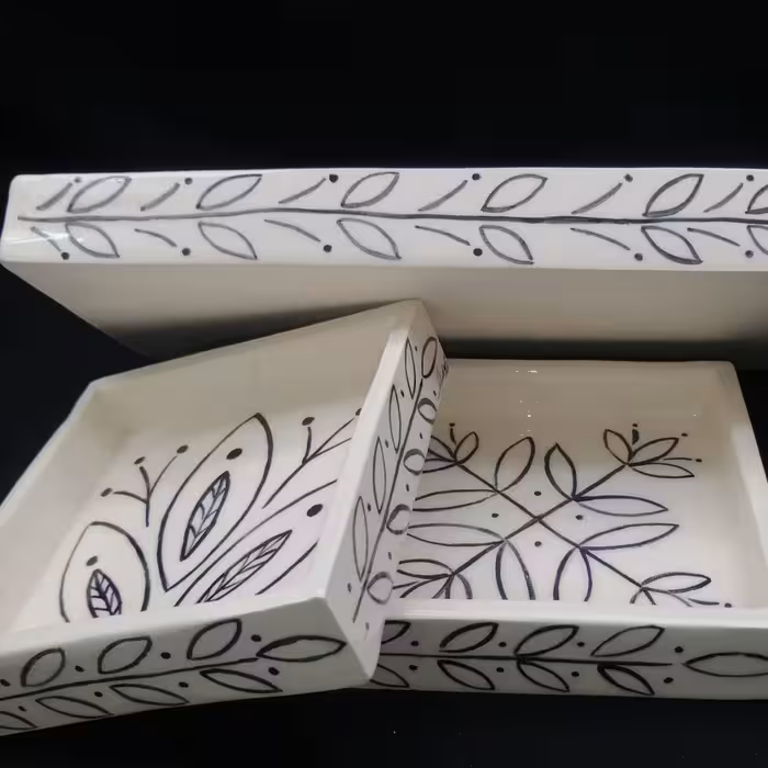 شیرینی خوری سرامیکی هیوا طرح میخک کد 10919380 مجموعه 3 عددی