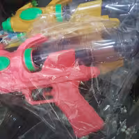 اسباب بازی تفنگ آب پاش مخزنی دو سوراخه سایز متوسط 