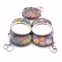 آینه جیبی گرد آویز دار طرح سنتی