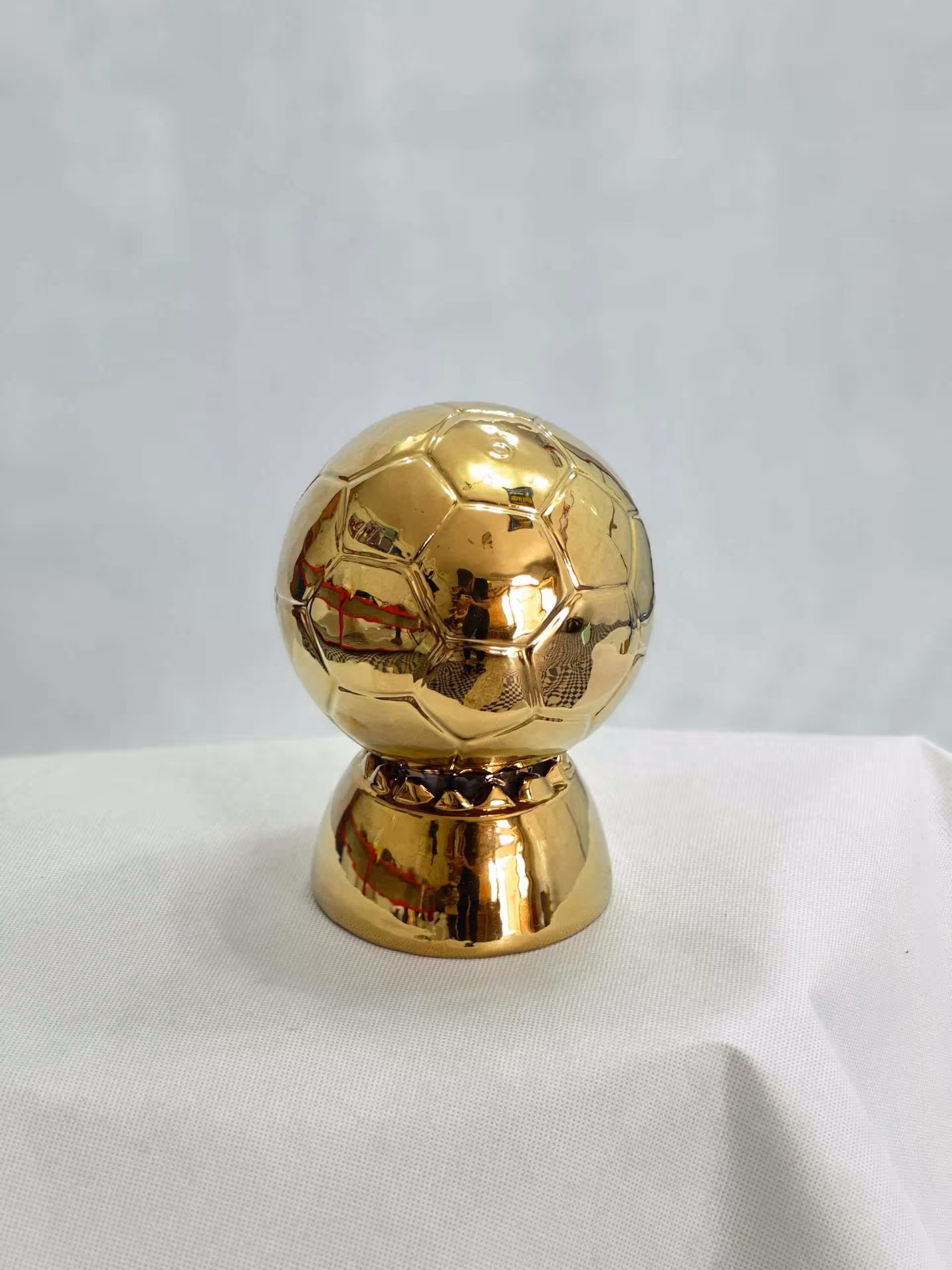 تندیس توپ طلا