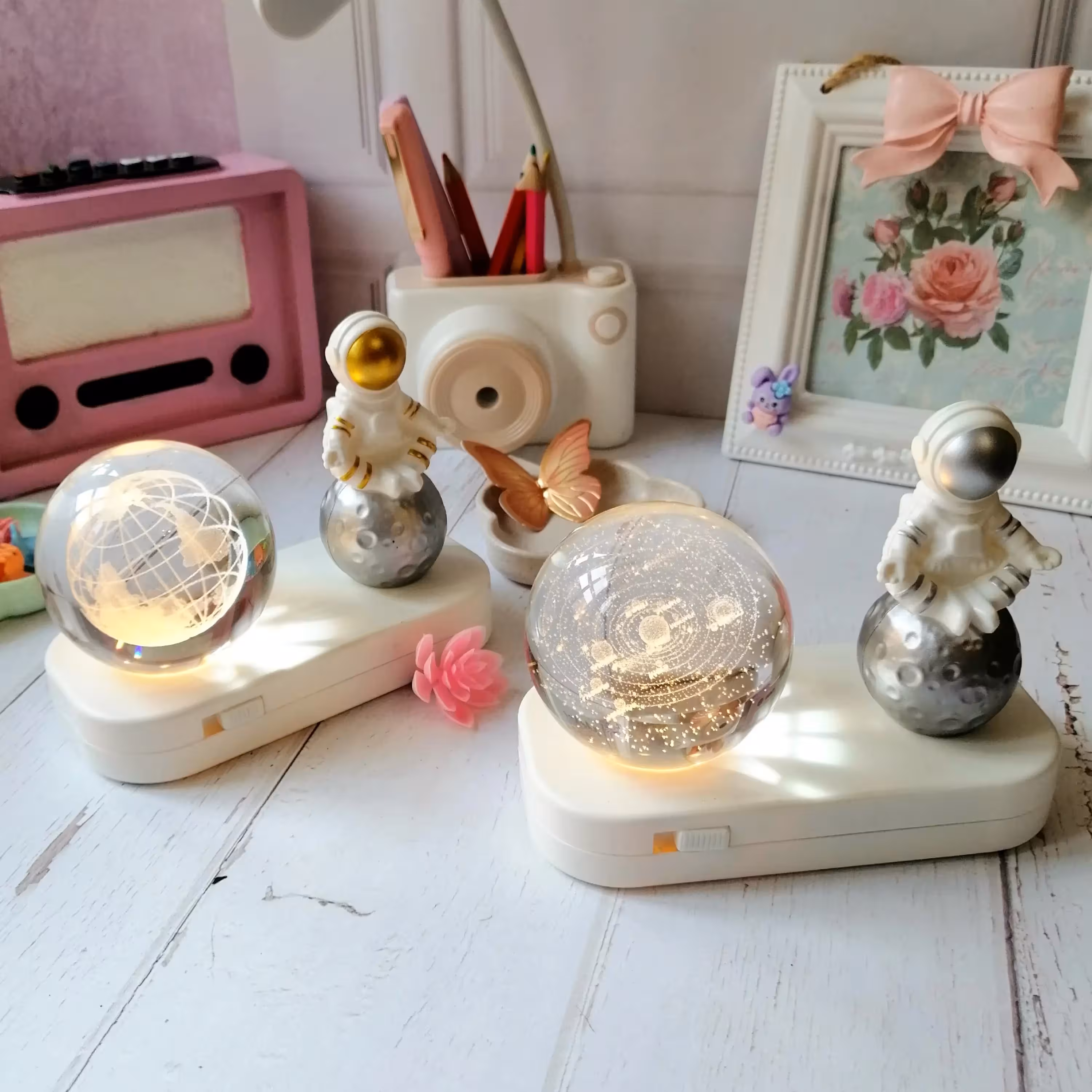 چراغ خواب لاکچری فضانورد با گوی کریستالی