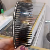 شانه نگین دار