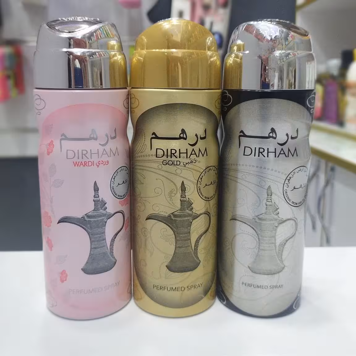 اسپری بدن عربی اورجینال  200 میل در 29 رایحه از شرکت لطافه و ارض الزعفران امارات.   رایحه ها در قسمت توضیحات نوشته شده.
