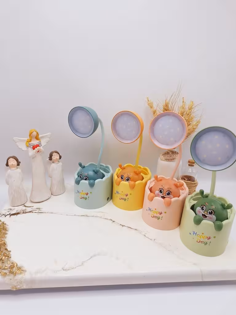 چراغ مطالعه عروسکی شارژی دارای مداد تراش کد 218