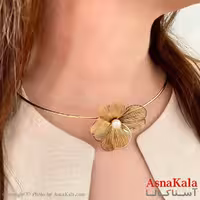 گردنبند طوق دخترانه پینترستی استیل مدل دوطرح گل حصیری و مرواریدی مدرن رنگ طلایی کد GNB161813W