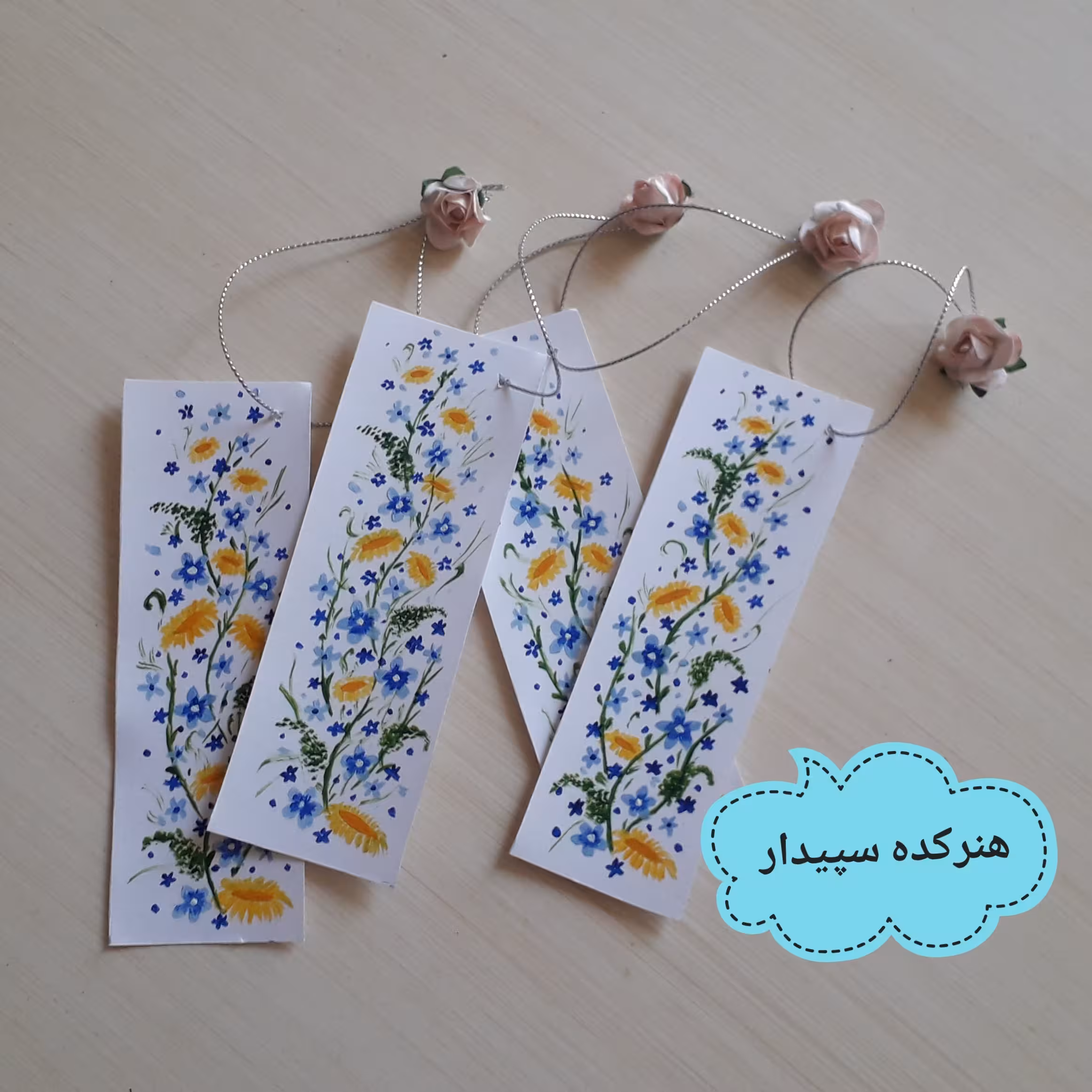 4 عدد نشانگر کتاب طرح گل های زرد و آبی با دنباله گل کاغذی