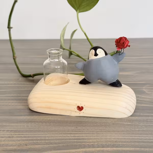 گلدان پنگوئن با گل