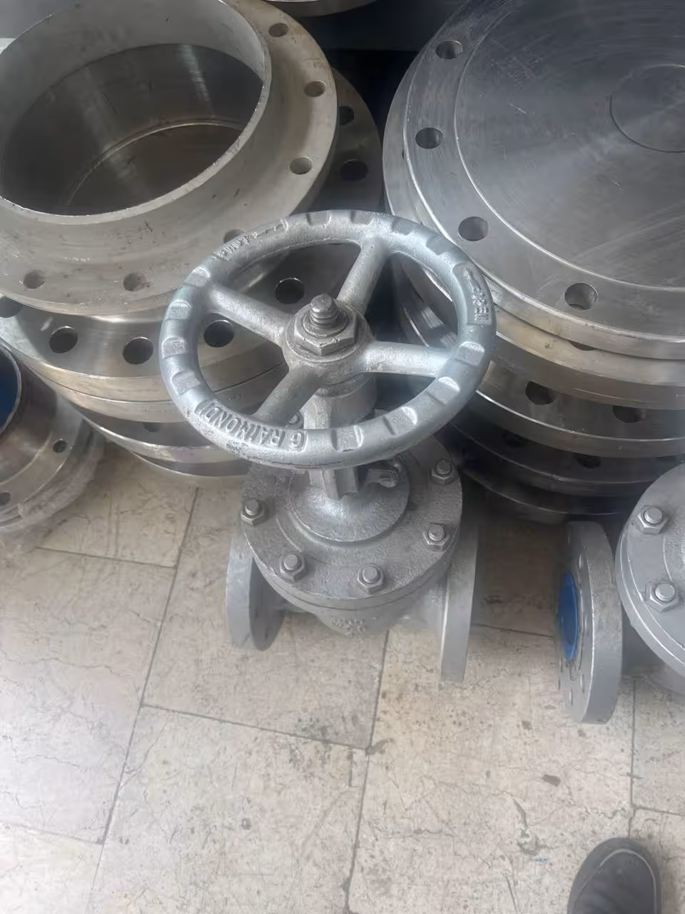 شیر کشویی 4 اینچ کلاس 300 جنس بدنه WCB, جنس دسته F6, و دیسک F6 , ,وسیت HF