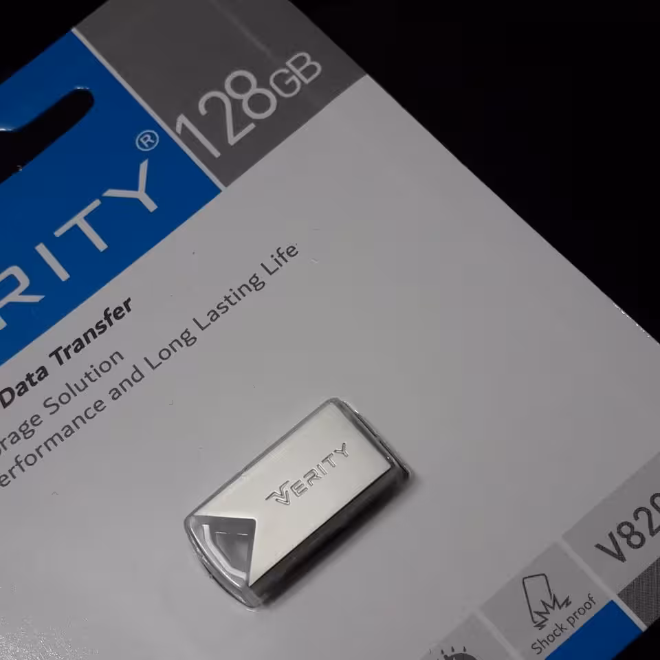 فلش  128 گیگ یو 3  وریتی اورجینال ضد آب و ضد ضربه با گارانتی