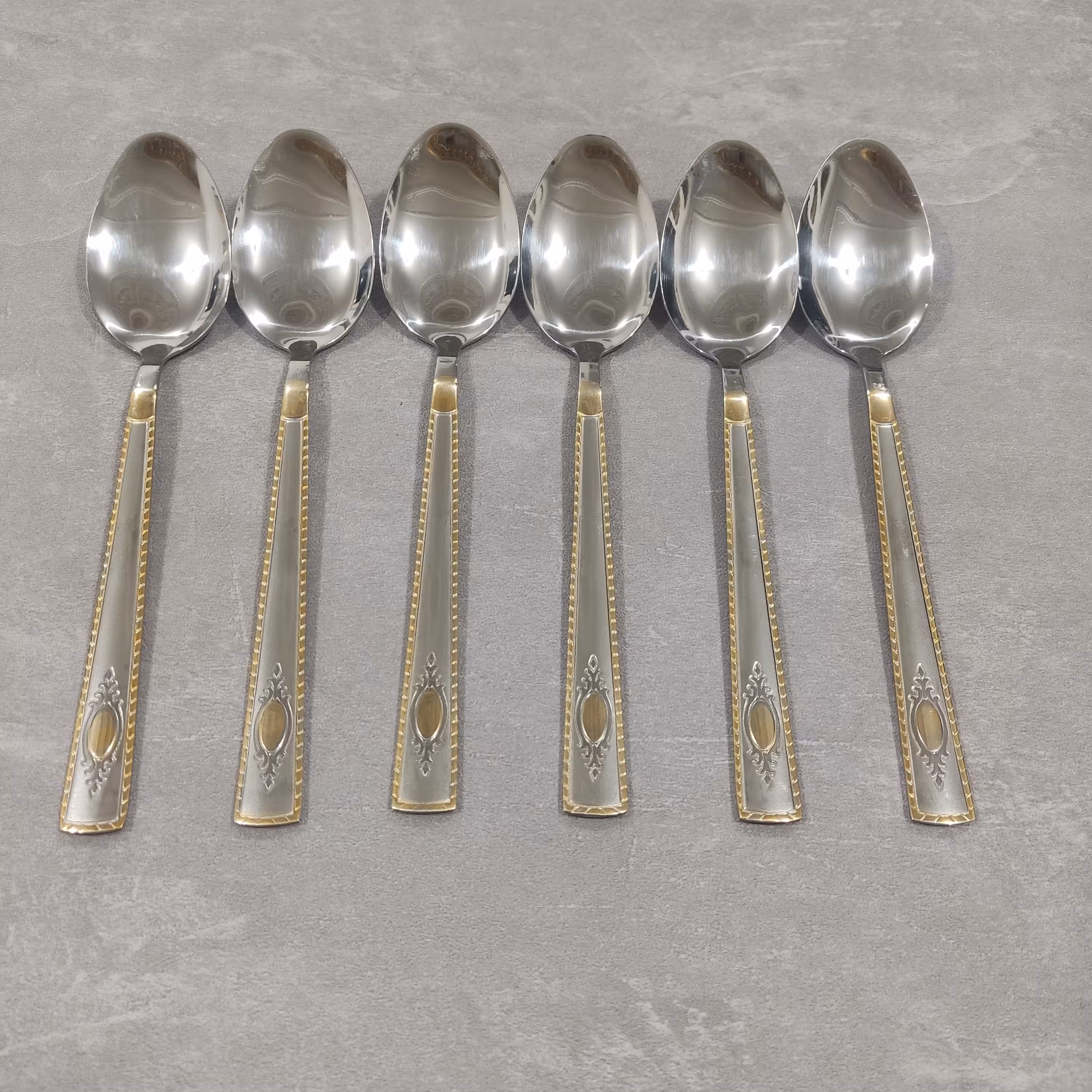 قاشق غذاخوری دسته طلایی بسته 6 عددی مارک یونیک لایف Unique life طول 21سانت بسیار شیک و ضخامت 3میل STAINLESS Steel  