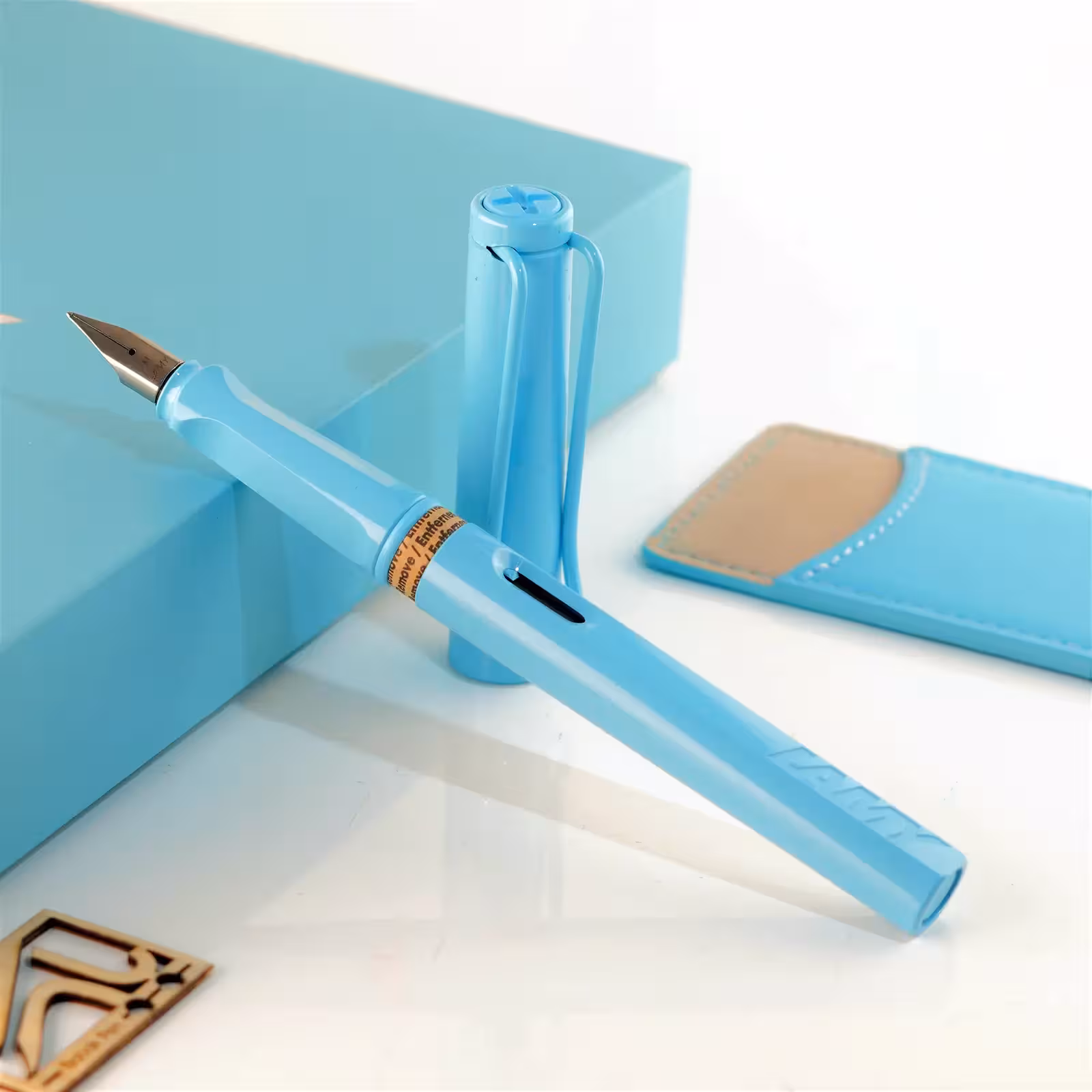 ست کادویی خودنویس لامی سافاری آبی مات (آکوا اسکای) با کیف جا قلمی LAMY Safari set FP and pen case Aqua sky P01 0D1