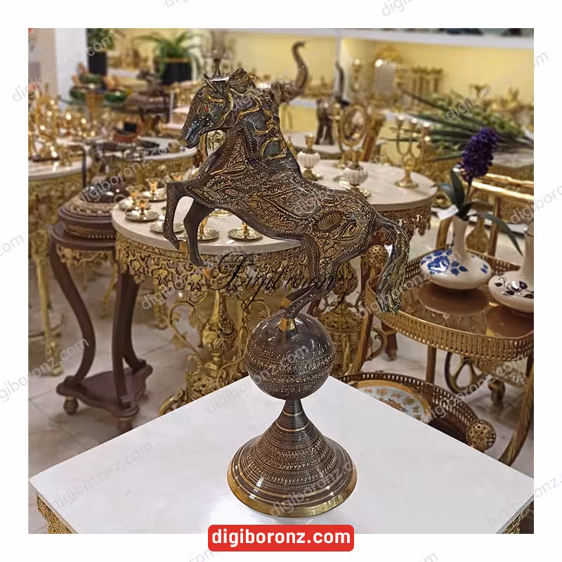 مجسمه اسب برنجی برنزی پاکستانی روی توپ 20 اینچ قلم رنگی و سیاه قلم