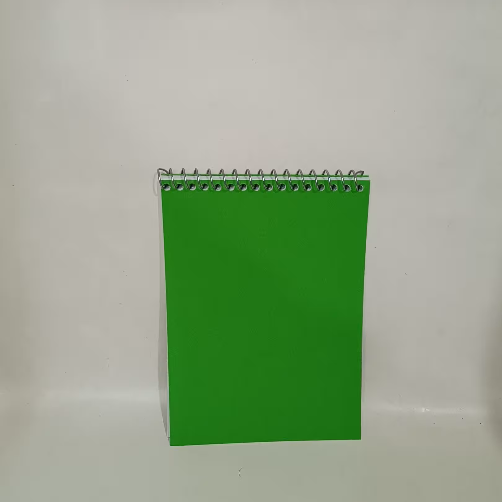 دفترچه یادداشت سیمی جلد طلقی طرح ساده در رنگ بندی مختلف سایز 1/8