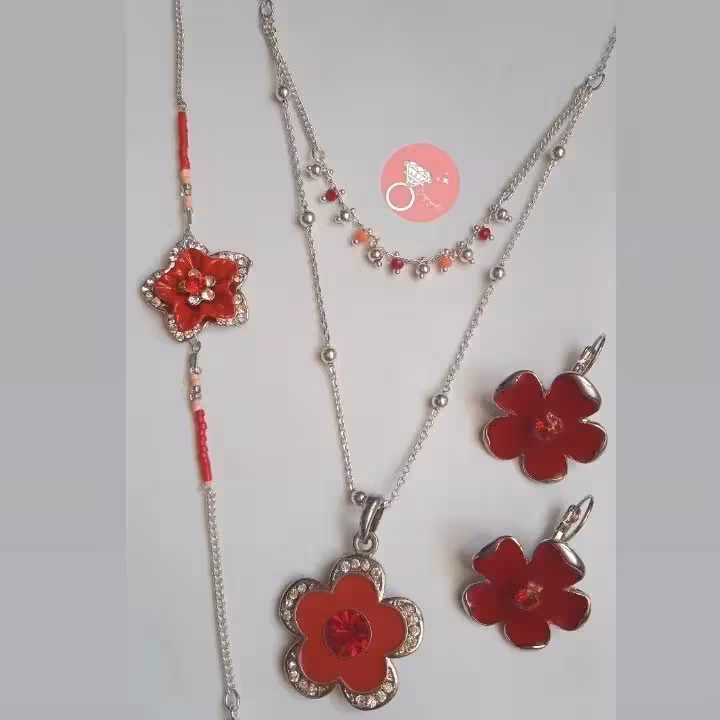 گردنبند و دستبند طرح گل