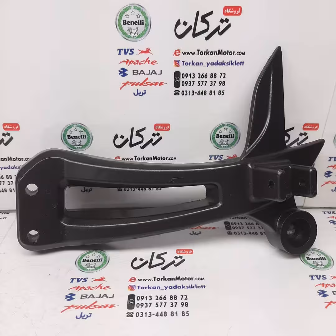 براکت جا پایه عقب سمت چپ موتور اپاچی 150 ، 160 و 180 جدید