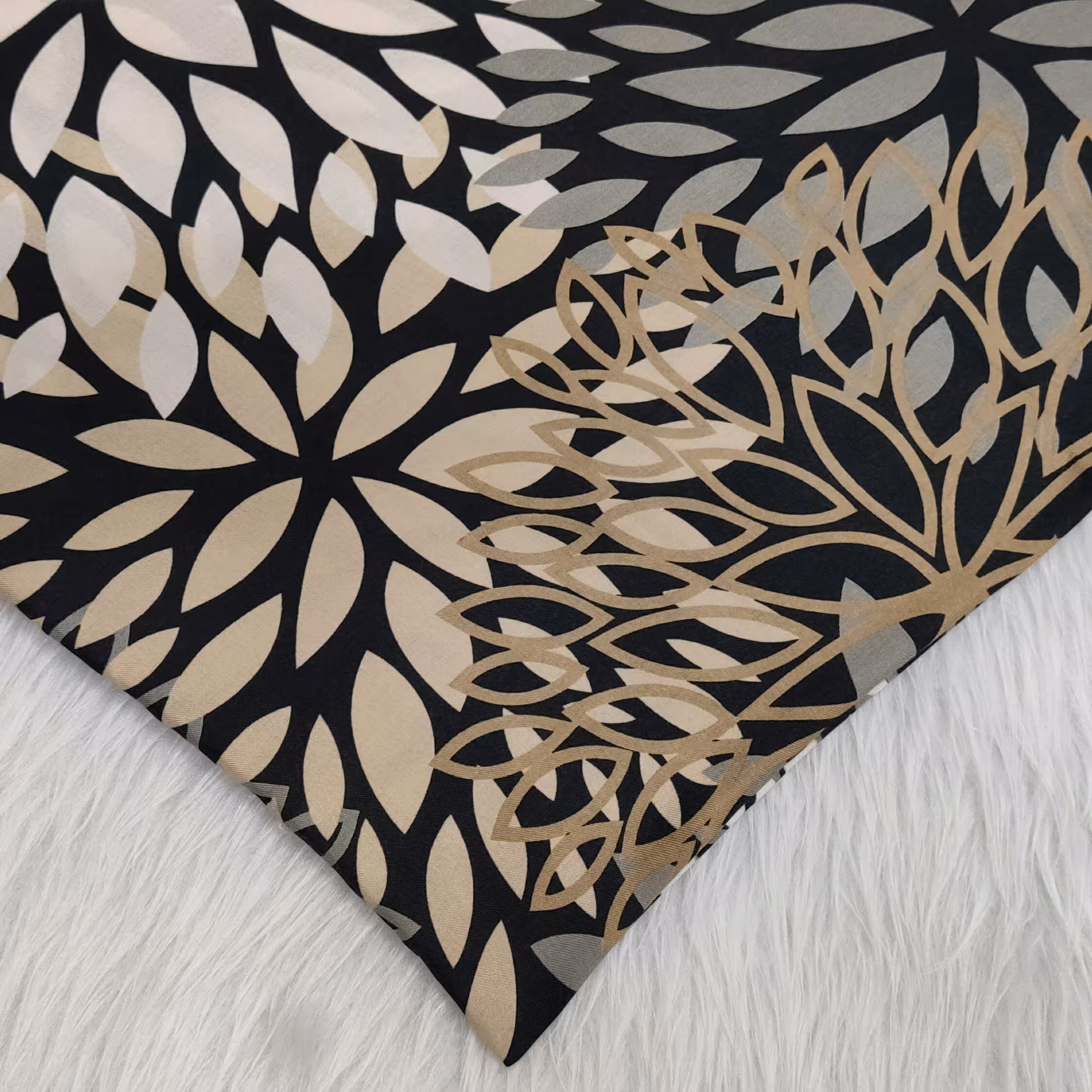 روسری نخی کرمی طوسی دور دست دوز