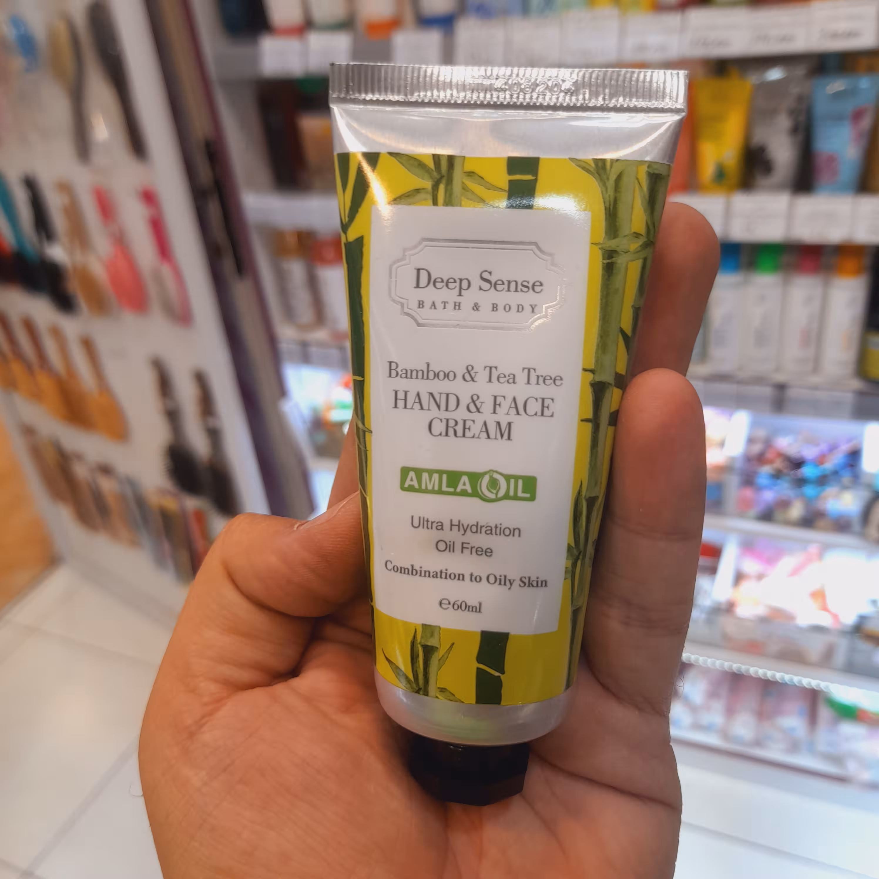 کرم مرطوب کننده دیپ سنس بامبو و درخت چای مناسب پوستهای چرب و مختلط60 میل 