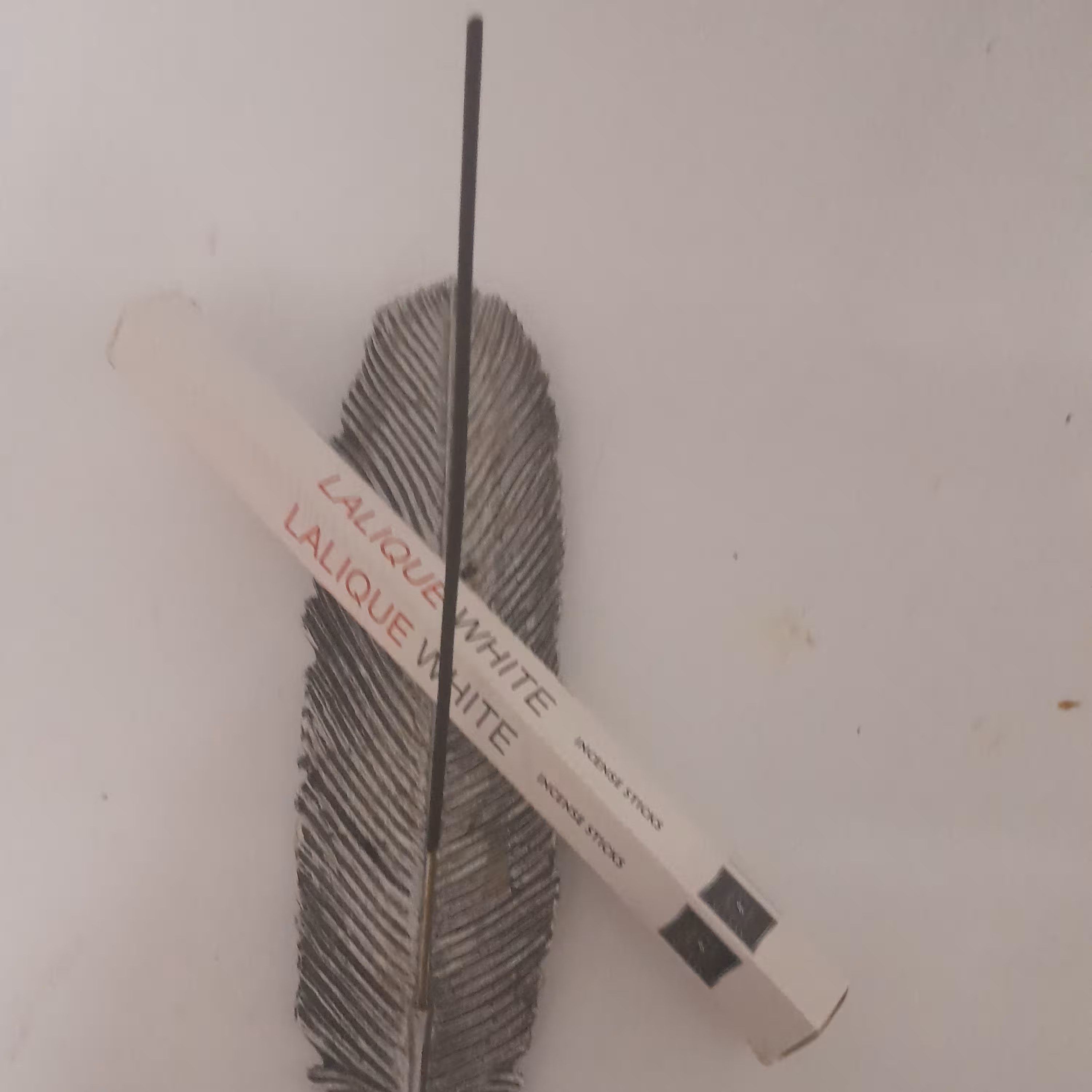 عود سلطان رایحه wite laligue زمان سوخت سی دقیقه ارتفاع 25 س تعداد بیست شاخه  در هر بسته