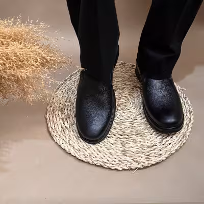 کفش مردانه چرم طبیعی روزمره واداری طبی و راحت رنگ مشکی مدل آرژان سایزبندی 40 تا 44