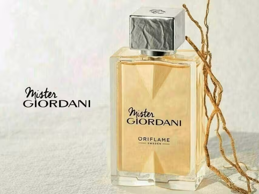 عطر مردانه میستر جوردانی 💛ادوتویلت مستر جوردانی نمادی از جوانی و لذت از جوانی است.  رایحه ای خاص و غافلگیر کننده که دیگران را به سوی شما جذب خواهد کرد.