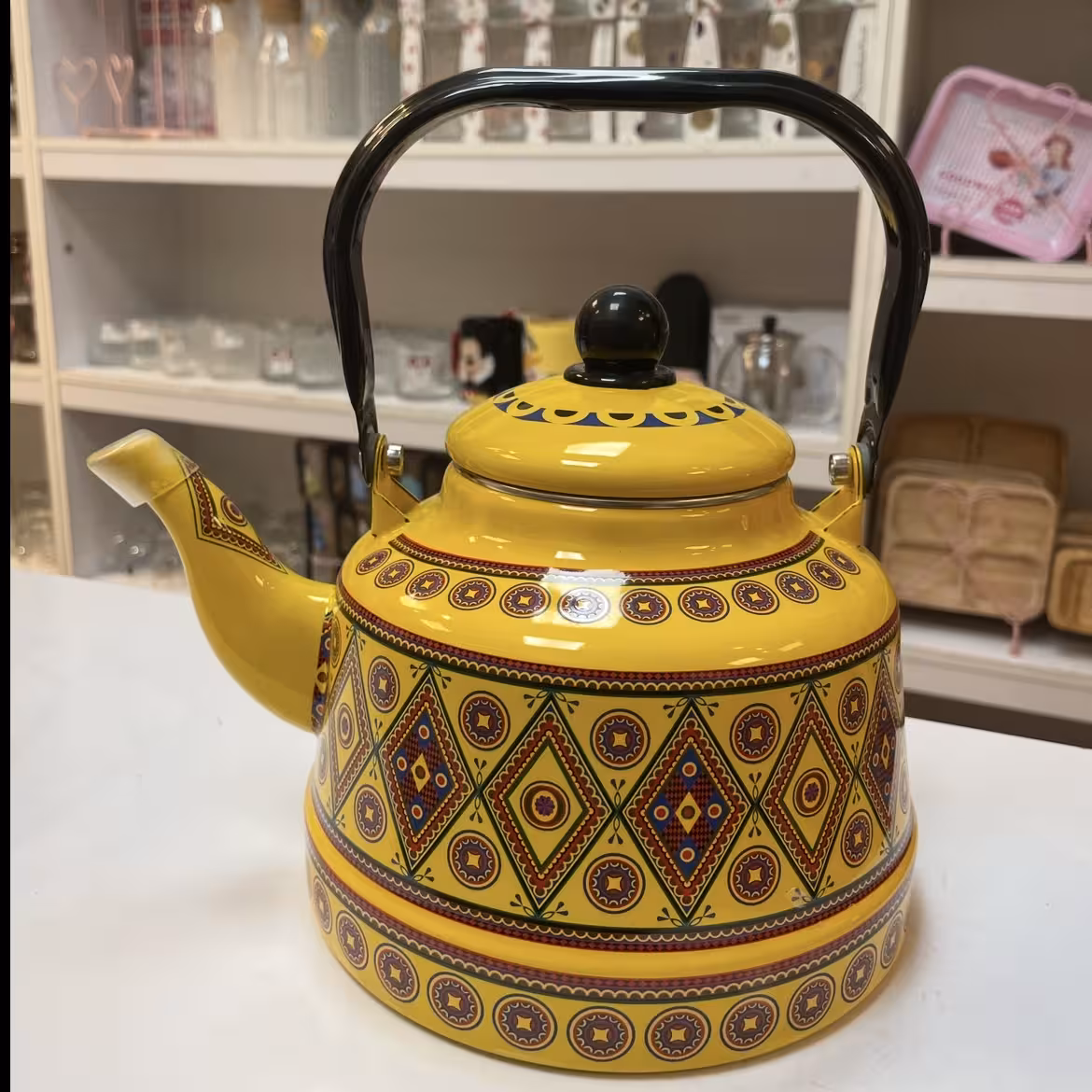 کتری لعابی 2.5 لیتری وارداتی زرد با طرح لوزی رنگارنگ